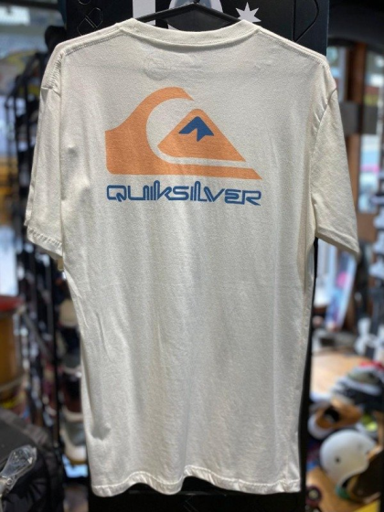 Remera Quiksilver Floreada