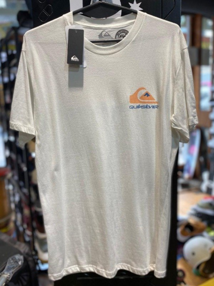 Remera Quiksilver Floreada