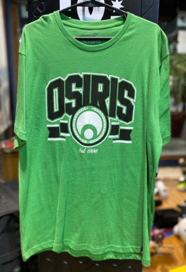 Remera Osiris Waka